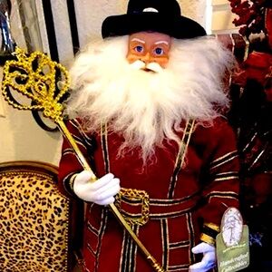 NIB SANTAS WORKSHOP Royal Beefeater Santa Doll Handcrafted Retired Collectible